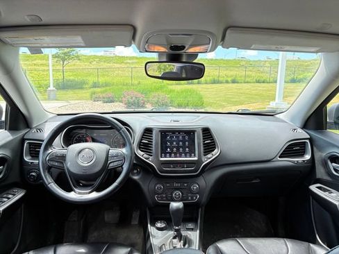 Used 2021 Jeep Cherokee Trailhawk AWD/4WD image 13