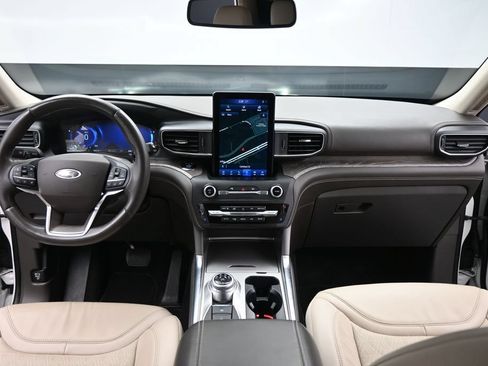 Used 2020 Ford Explorer Platinum w/ Premium Technology Package AWD/4WD image 24