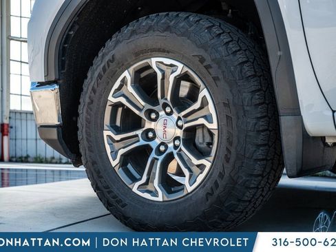 Used 2025 GMC Sierra 1500 SLT AWD/4WD image 39