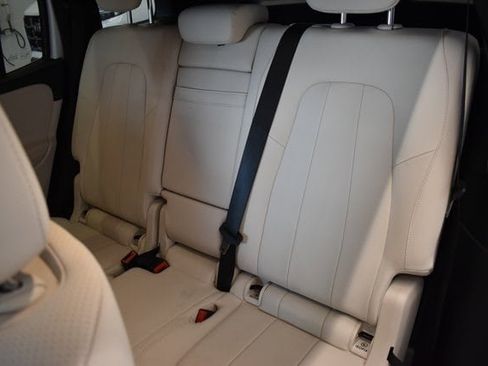 Used 2022 Mercedes-Benz GLB 250 4MATIC image 7