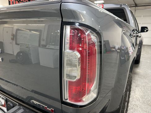 Used 2022 GMC Canyon AT4 AWD/4WD image 11