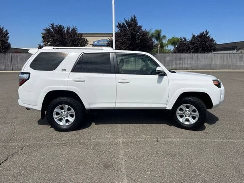Used 2018 Toyota 4Runner SR5 Premium AWD/4WD image 3