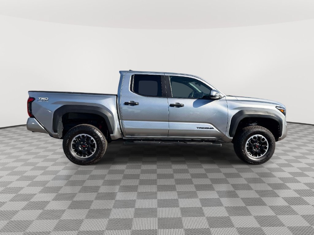 Used 2025 Toyota Tacoma TRD Off-Road AWD/4WD image 2