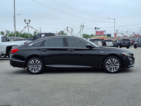 Used 2020 Honda Accord Touring image 2