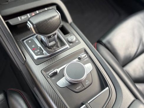 Used 2017 Audi R8 V10 w/ Ceramic Brake Package image 36