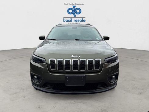 Used 2019 Jeep Cherokee Latitude Plus AWD/4WD image 9