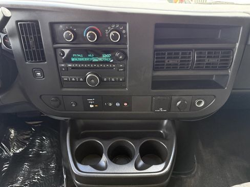 Used 2017 Chevrolet Express 3500 LT w/ LT Preferred Equipment Group RWD image 23