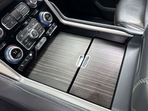 Used 2022 GMC Yukon XL Denali w/ Denali Premium Package image 14