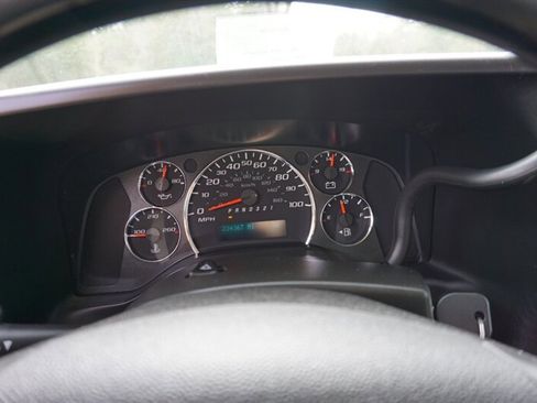 Used 2010 Chevrolet Express 1500 image 25