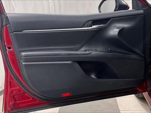 Used 2020 Toyota Camry LE w/ Convenience Package image 9