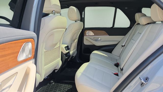 Used 2025 Mercedes-Benz GLE 450e 4MATIC image 51