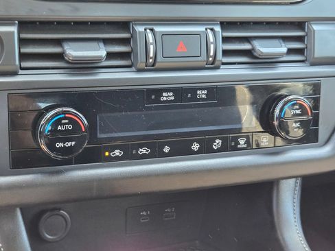 Used 2025 Nissan Pathfinder S FWD image 27
