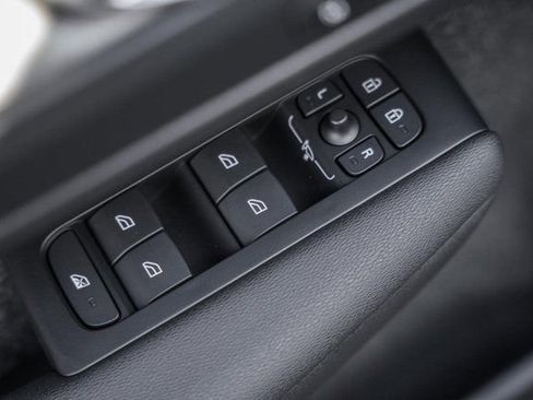 Used 2026 Volvo XC40 B5 Plus w/ Protection Package Premier image 34