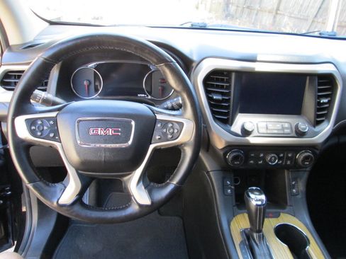 Used 2017 GMC Acadia Denali w/ Technology Package FWD image 4