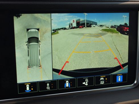 Used 2022 GMC Yukon XL Denali RWD image 8
