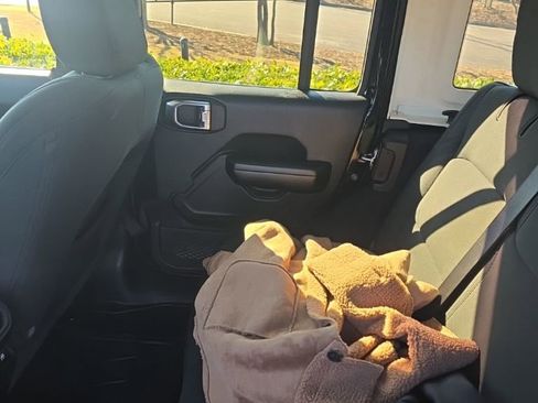 Used 2021 Jeep Wrangler Unlimited Sport image 7