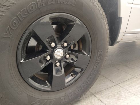 Used 2017 RAM 1500 Classic SLT RWD image 31