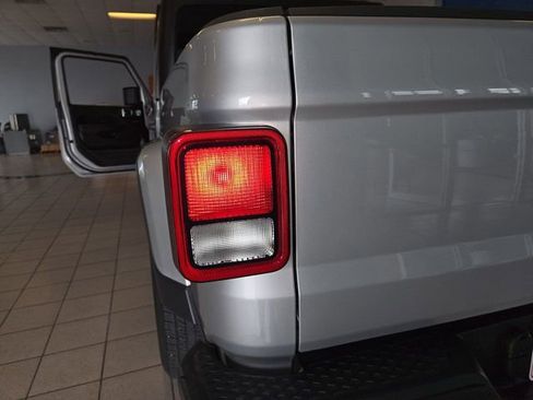Used 2022 Jeep Gladiator Sport AWD/4WD image 28