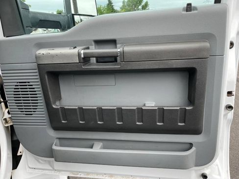 Used 2017 Ford F750 2WD Regular Cab Super Duty image 14