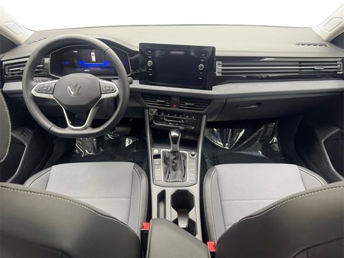 Used 2025 Volkswagen Jetta SE w/ Sunroof Package image 50