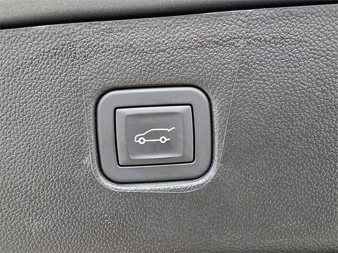 Used 2025 Chevrolet Blazer RS image 25