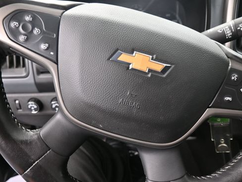 Used 2022 Chevrolet Colorado Z71 w/ Z71 Midnight Edition AWD/4WD image 16