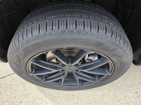 Used 2023 Jeep Grand Cherokee L Limited w/ Luxury Tech Group II image 40