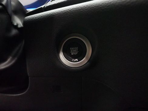 Used 2025 Chrysler Pacifica Limited FWD image 31
