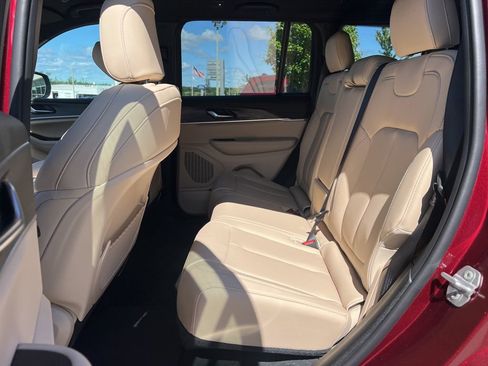 New 2025 Jeep Grand Cherokee Limited AWD/4WD image 12