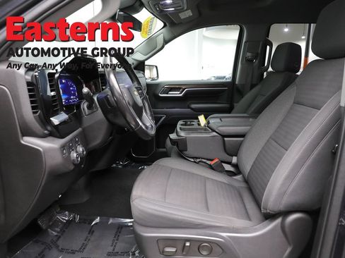 Used 2022 Chevrolet Silverado 1500 LT AWD/4WD image 14