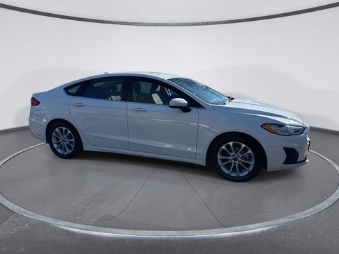 Used 2019 Ford Fusion SE image 5