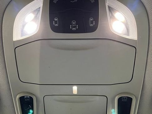 Used 2023 Chrysler Pacifica Limited FWD image 37