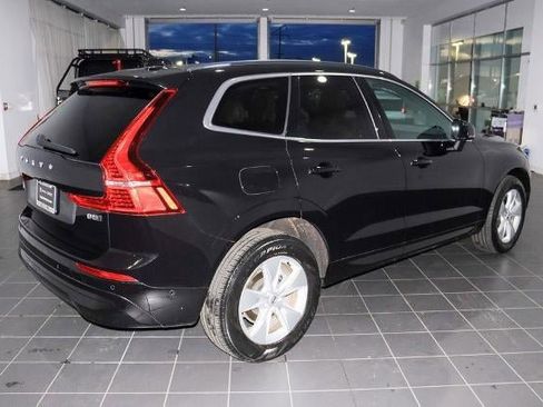 Used 2022 Volvo XC60 B5 Momentum image 5