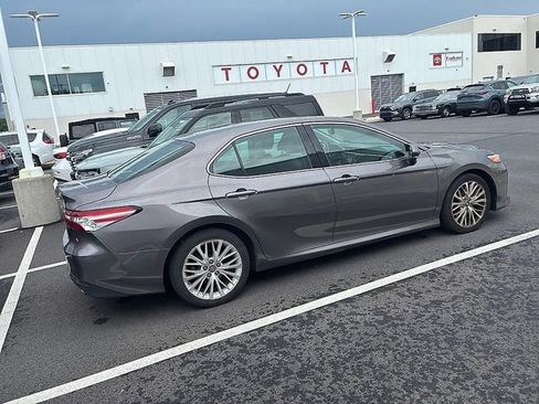 Used 2018 Toyota Camry XLE FWD image 8