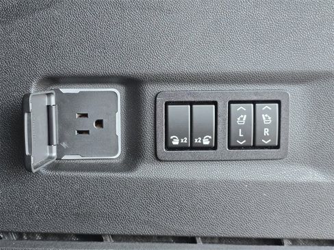 Certified 2022 Chevrolet Suburban RST w/ Luxury Package image 15