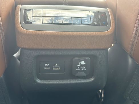 Used 2025 Nissan Pathfinder Platinum AWD/4WD image 25