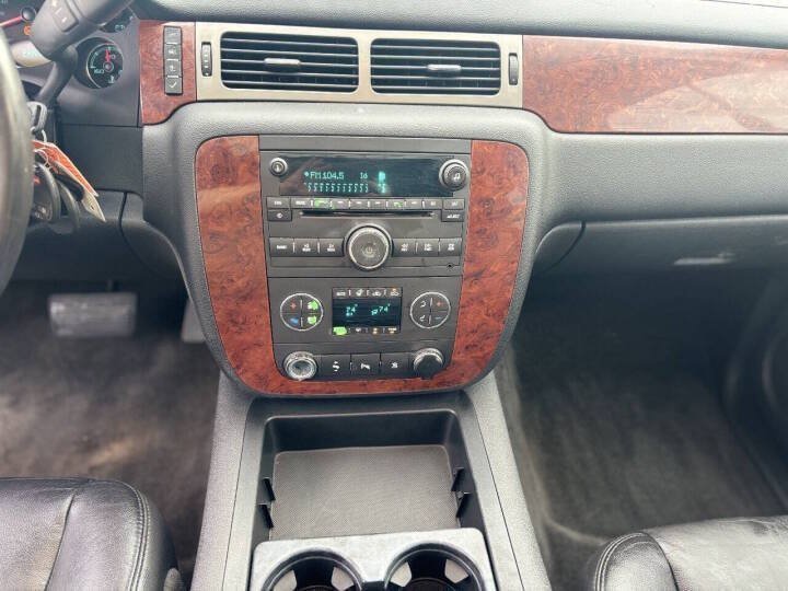 Used 2010 Chevrolet Avalanche LT w/ Regional Value Package AWD/4WD image 15
