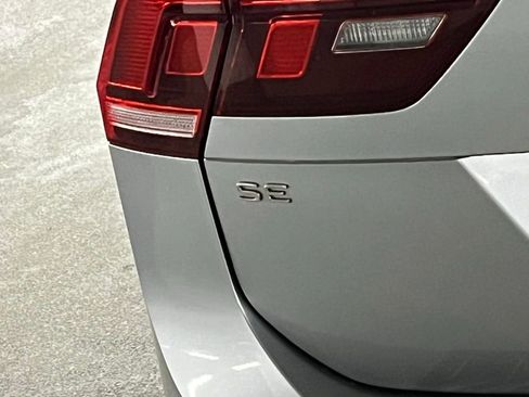 Certified 2022 Volkswagen Tiguan SE R-Line image 36