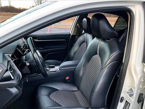 Used 2022 Toyota Camry SE image 21