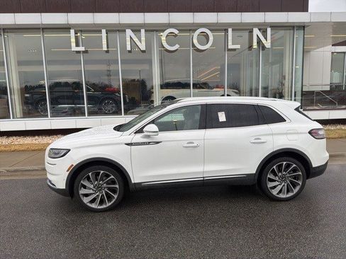 Used 2022 Lincoln Nautilus Reserve w/ Equipment Group 202A image 5