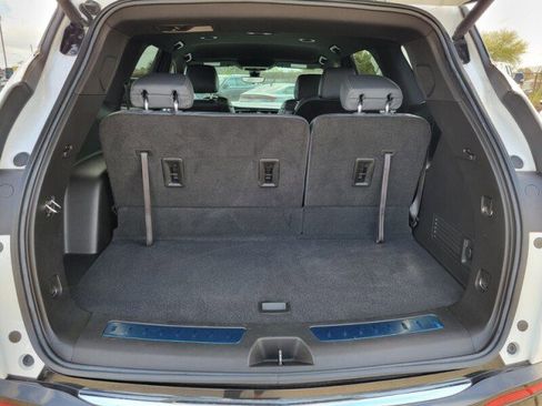 Used 2022 Buick Enclave Essence w/ Sport Touring Edition image 7