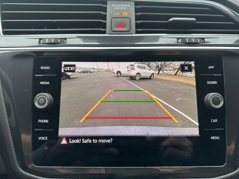 Used 2022 Volkswagen Tiguan SE image 19