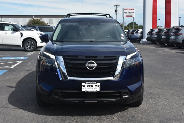 Used 2024 Nissan Pathfinder SV AWD/4WD image 2