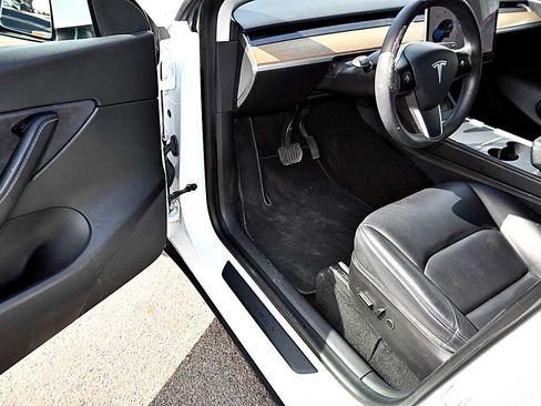 Used 2021 Tesla Model Y Long Range AWD/4WD image 18