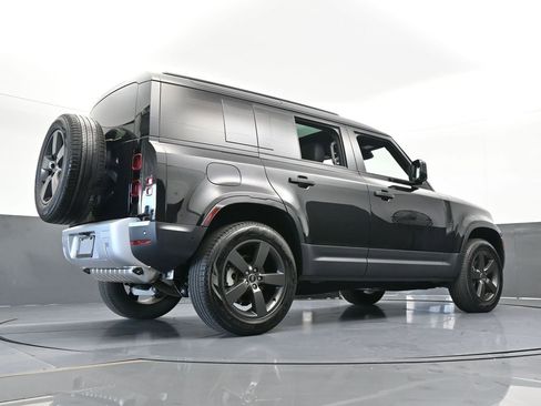 Used 2025 Land Rover Defender 110 S image 74