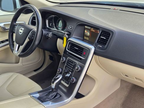 Used 2015 Volvo V60 T5 Premier image 21