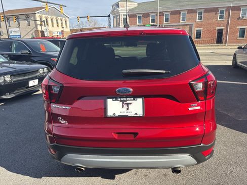 Used 2019 Ford Escape SE image 4