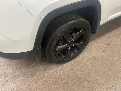 Certified 2024 Jeep Grand Cherokee Altitude image 22