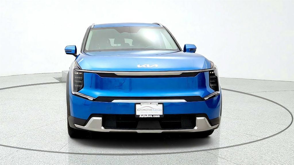 Used 2024 Kia EV9 Wind AWD/4WD image 2