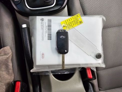 Used 2021 Kia Soul LX image 22